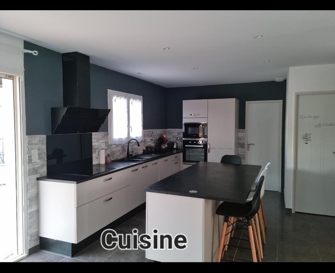 Maison 8 Couchages Clim, Plage A Pied, Petite Piscine Holiday home *